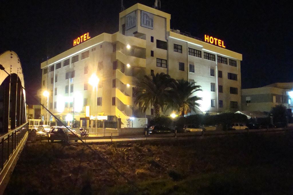 Hinterland Hotel Quartu Sant'Elena Bagian luar foto