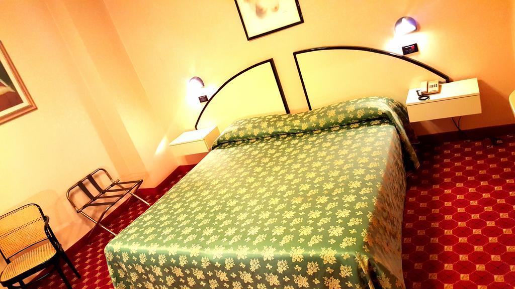 Hinterland Hotel Quartu Sant'Elena Ruang foto