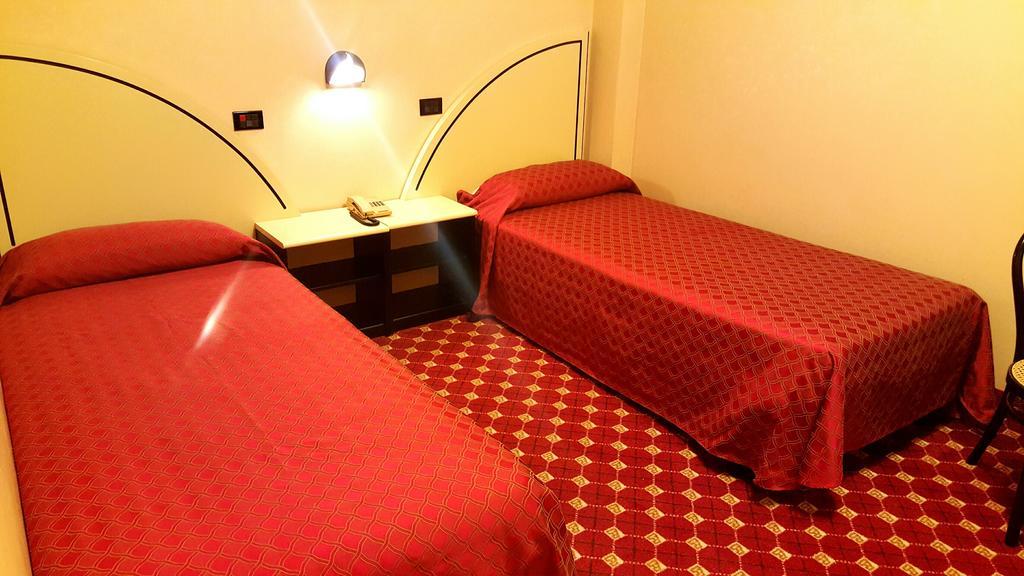Hinterland Hotel Quartu Sant'Elena Ruang foto