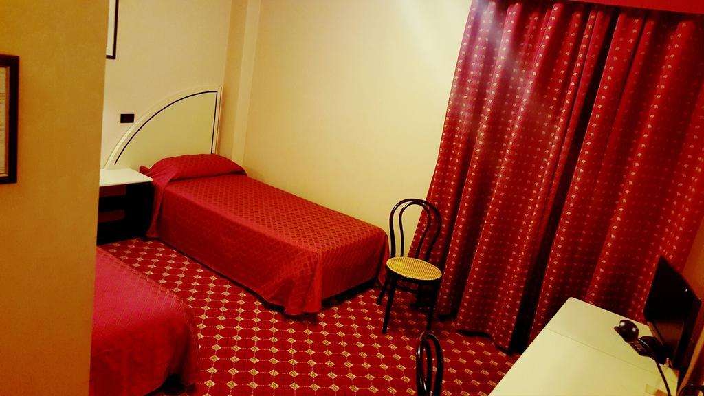 Hinterland Hotel Quartu Sant'Elena Ruang foto