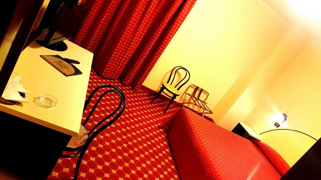 Hinterland Hotel Quartu Sant'Elena Ruang foto