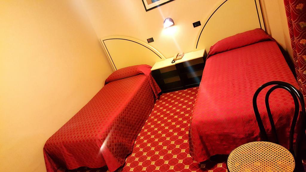 Hinterland Hotel Quartu Sant'Elena Ruang foto