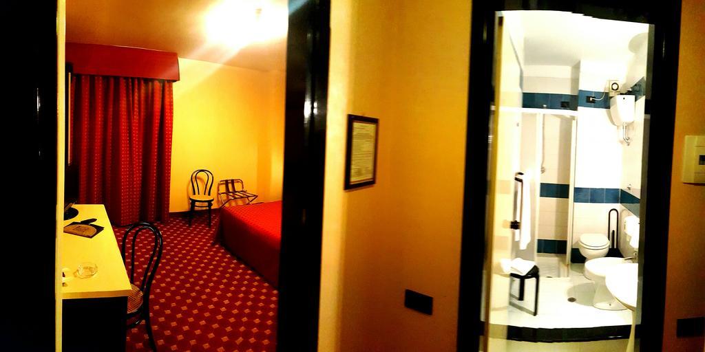 Hinterland Hotel Quartu Sant'Elena Ruang foto